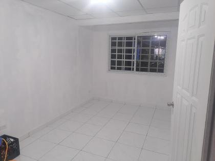 Alquilo cuarto con baño y servicios de luz, agua y wifi incluidos.