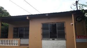 se alquila casa céntrica en David en altos del rió