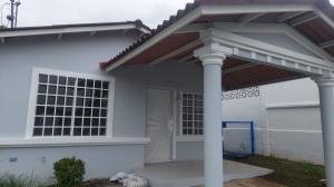 Se alquila casa en praderas del rocio